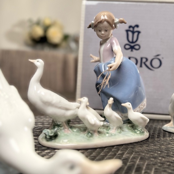 Lladro #5503 “Here They Come” Figurine + 3 NAO by Lladro Geese Set with Box - Picture 4 of 7